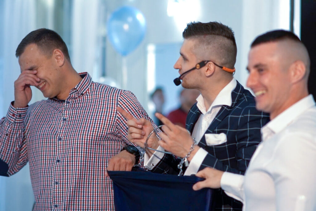 Pokaz iluzji Płock - pokaz iluzjonisty Karola podczas imprezy firmowej