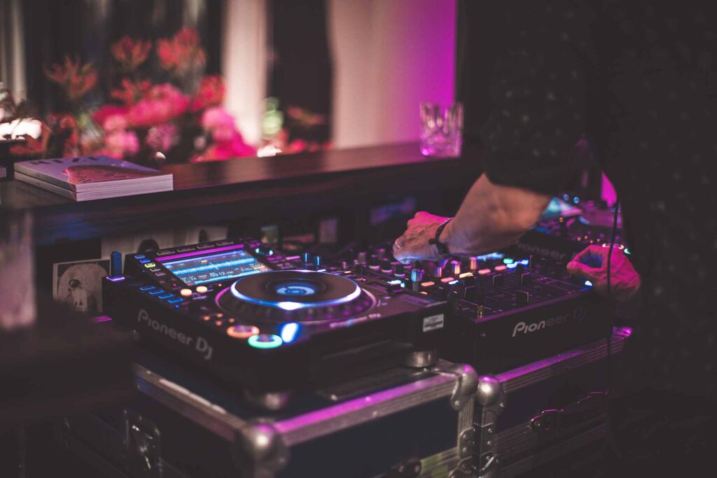Dj na wesele czy zespół